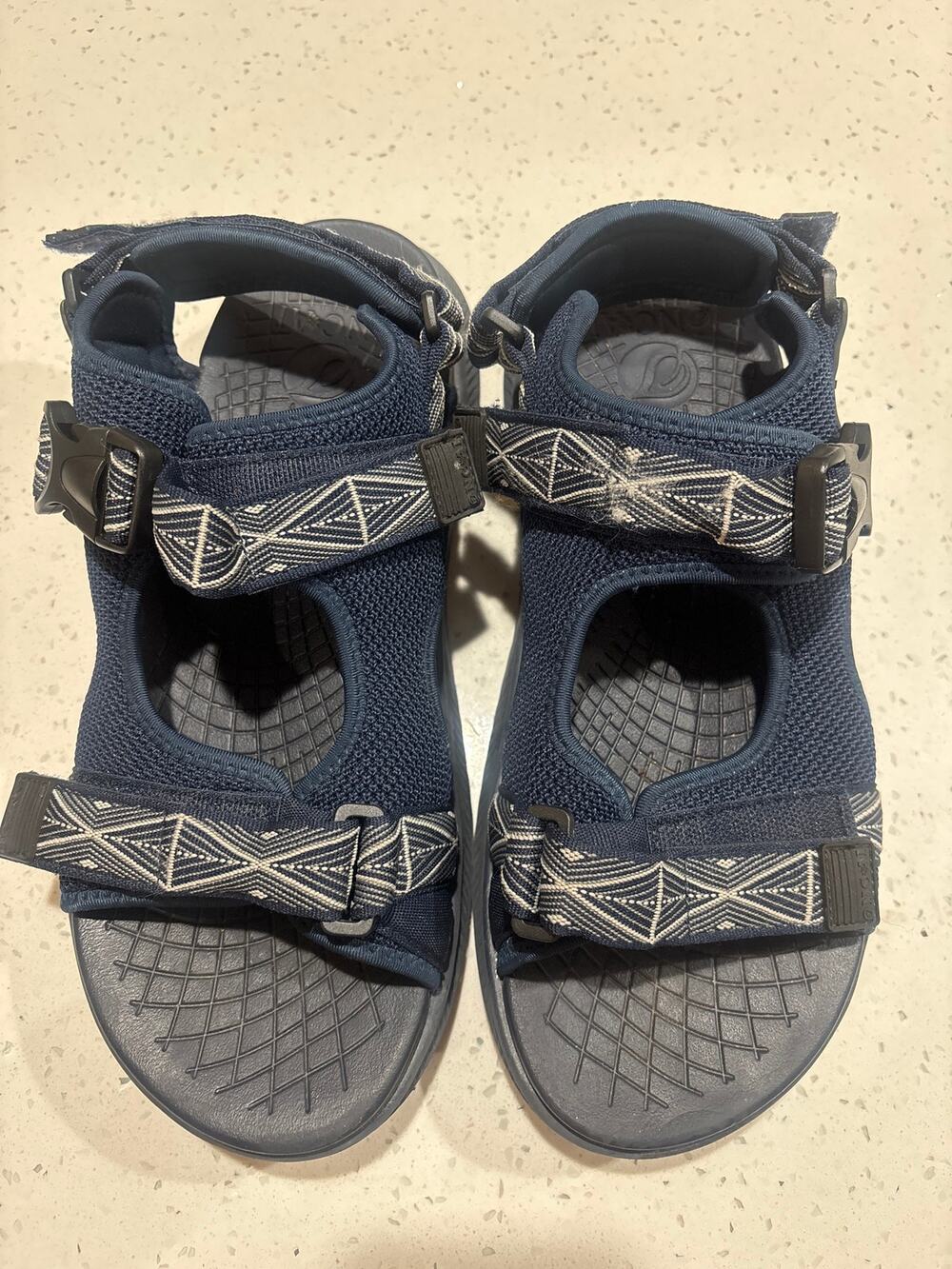 Oncai men’s sandals size 12